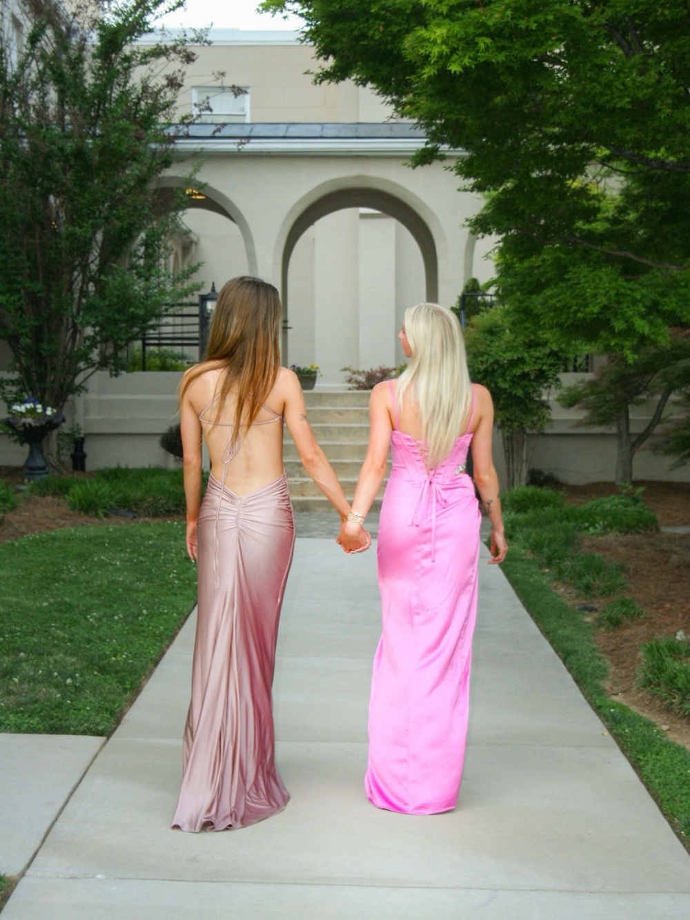 Prom dresses - Picture 8 of 9